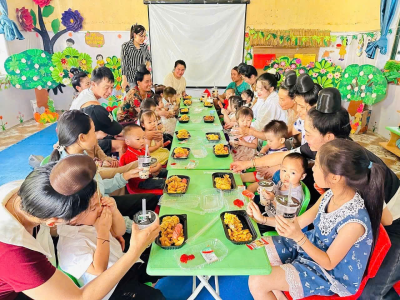 Tiệc tổng kết và liên hoan cuối năm của các lớp đã diễn ra thật vui vẻ và ngập tràn tiếng cười